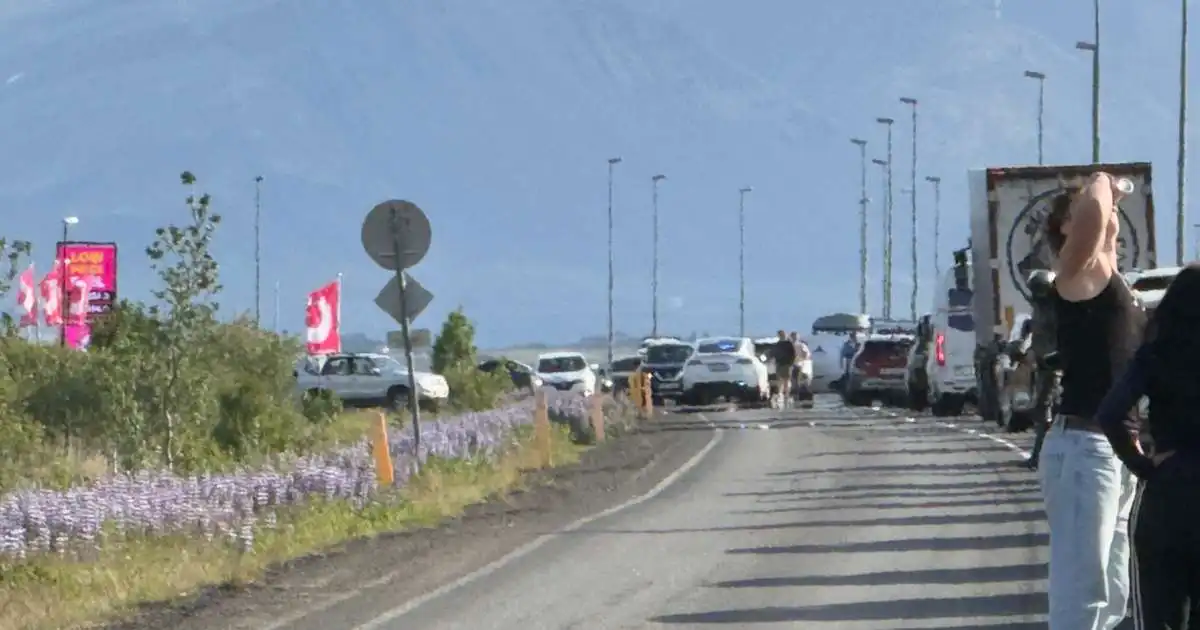 Töf á umferð við vegasjoppuna Baulu