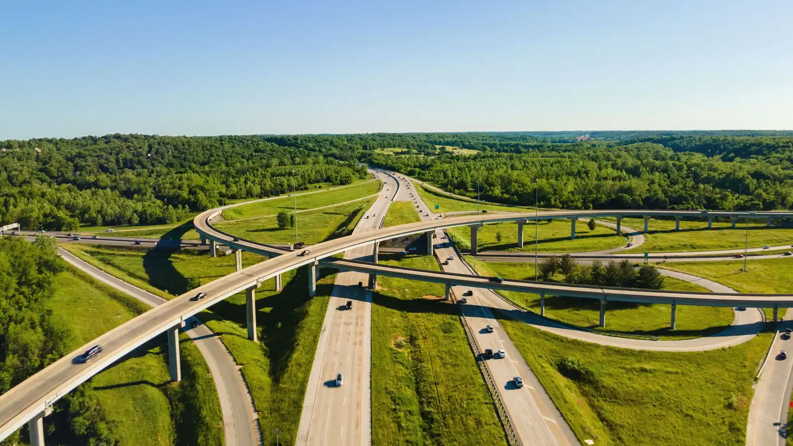 Tólf fórust þegar flug­vél hrapaði í Missouri - Vísir