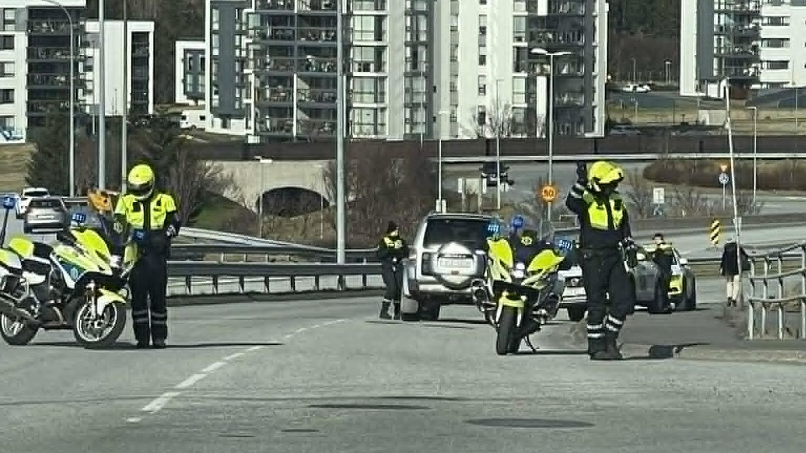Tölu­verður við­búnaður lög­reglu í Kópa­vogi - Vísir