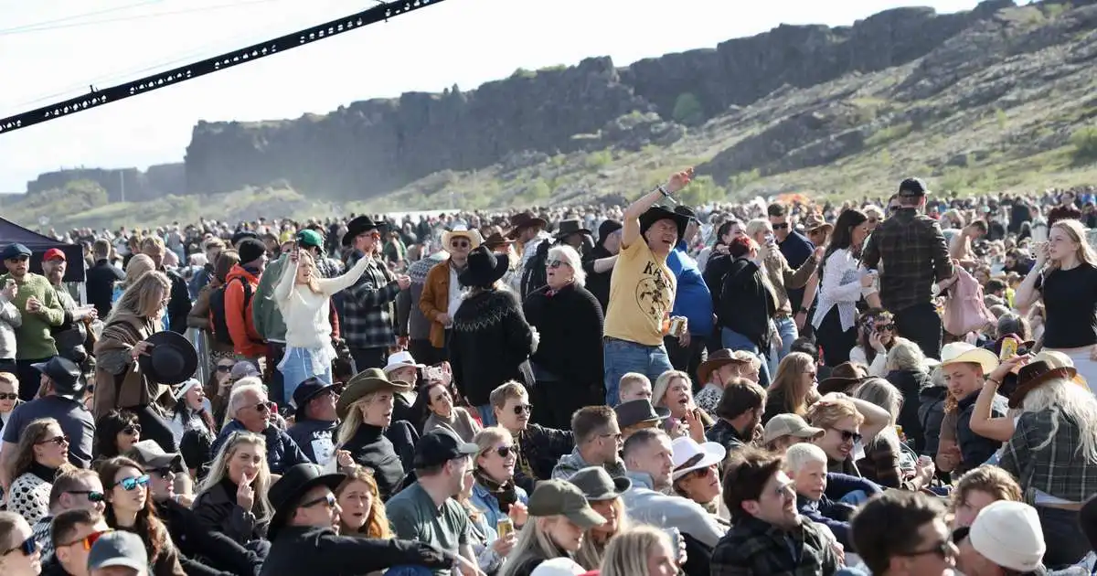 Tónlistarhátíð á Þingvöllum á lengsta degi ársins: Hátíðahöld gengið vandræðalaust fyrir sig