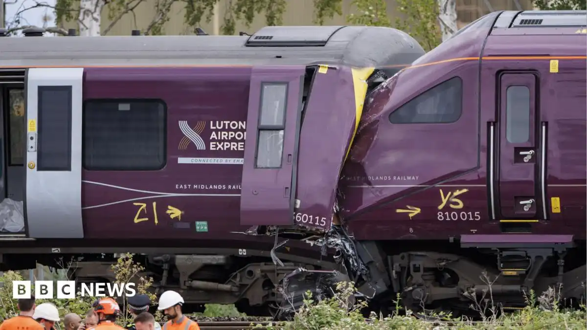 Train passed red signal before fatal Bedford crash, says report