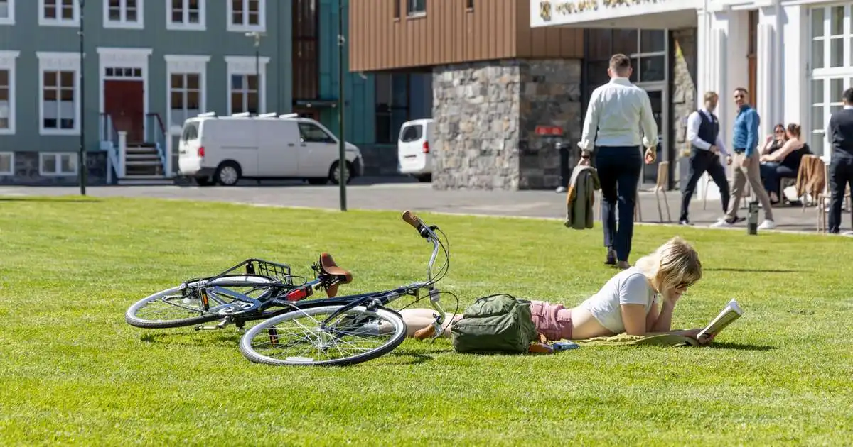 Traust landsmanna til opinberra aðila yfir meðaltali í öllum flokkum