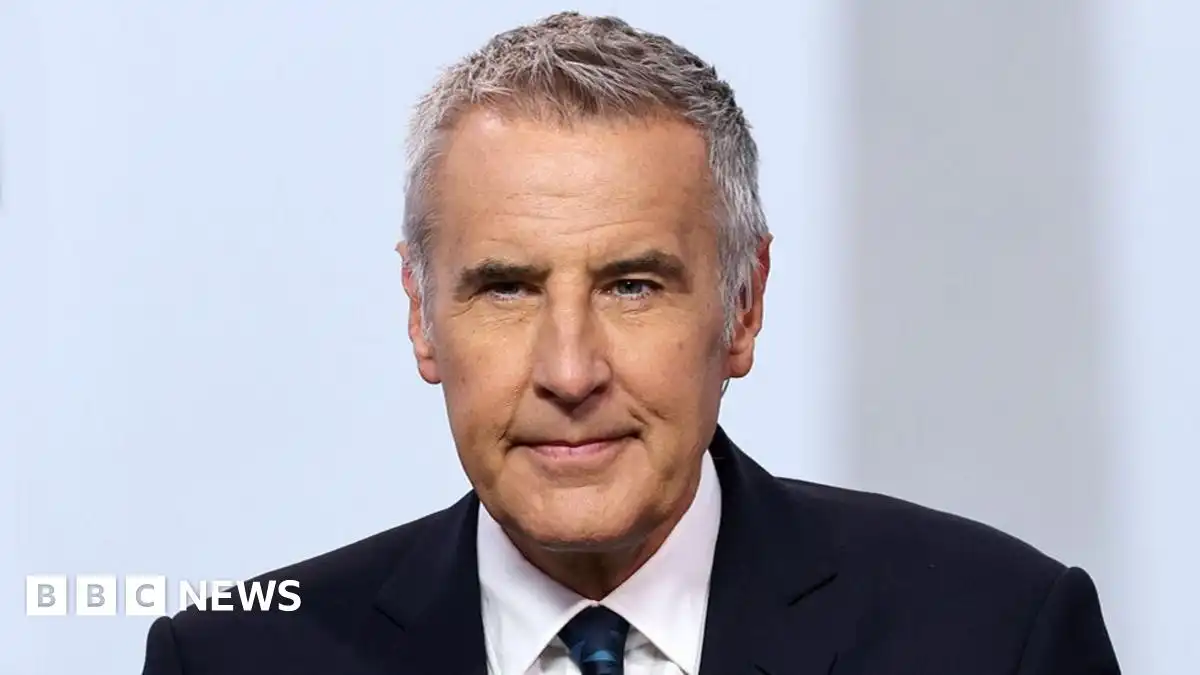 Tributes paid to TV presenter Dermot Murnaghan