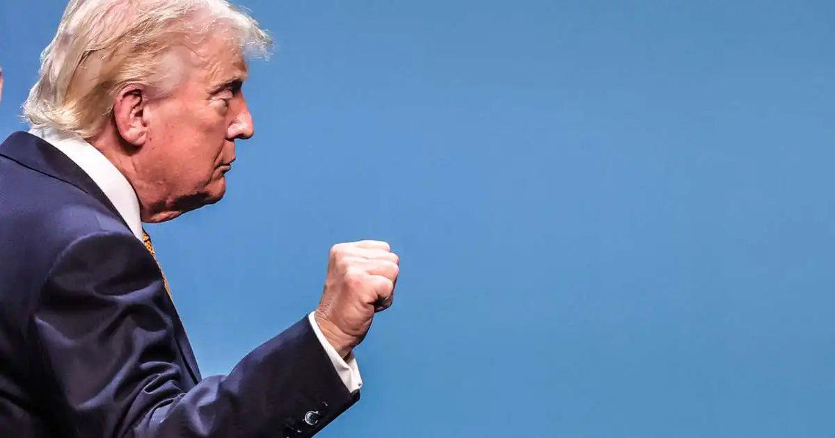 Trump endurvekur hafnbann á Íran og hyggst taka yfir Hormússund
