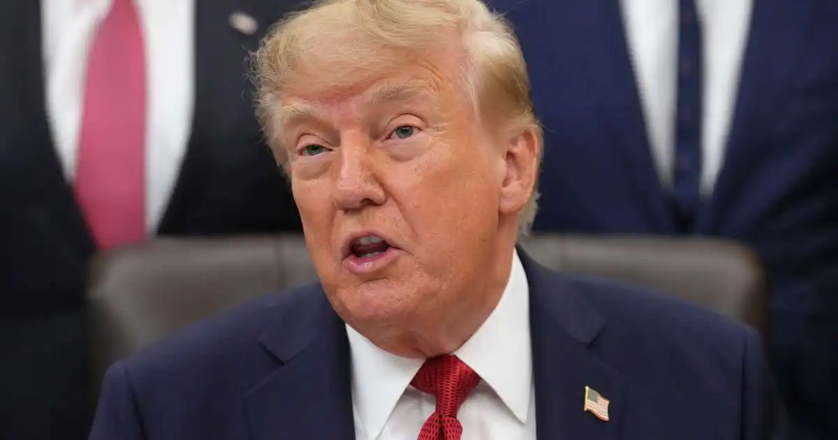 Trump meinar CNN og Politico aðgang að Hvíta húsinu