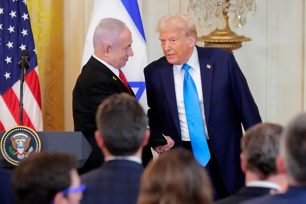 Trump og Netanjahú sagðir hafa átt í hörðum skoðanaskiptum um næstu skref í Íran - DV