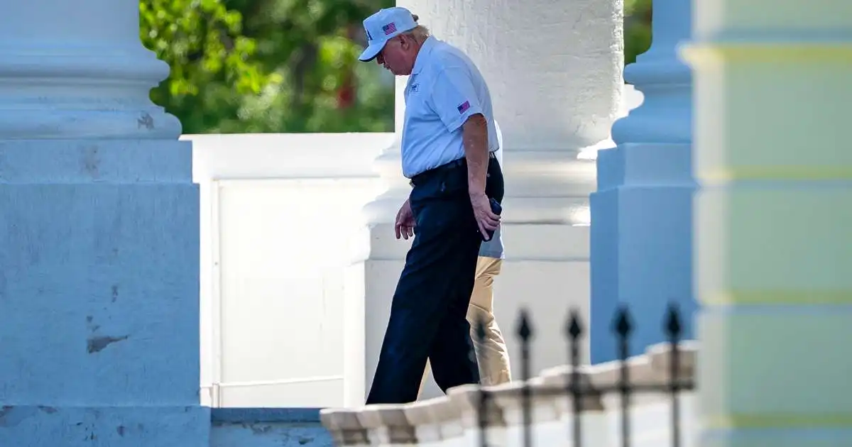 Trump segist munu skrifa undir friðarsáttmála á morgun