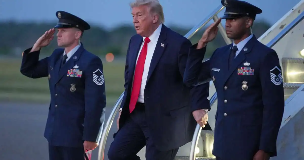 Trump skipar Netanjahú að svara ekki árásum Írana