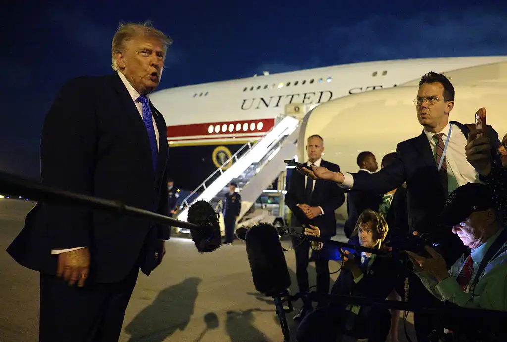Trump smyglað úr Air Force One í veitingabíl vegna ótta við morðtilræði