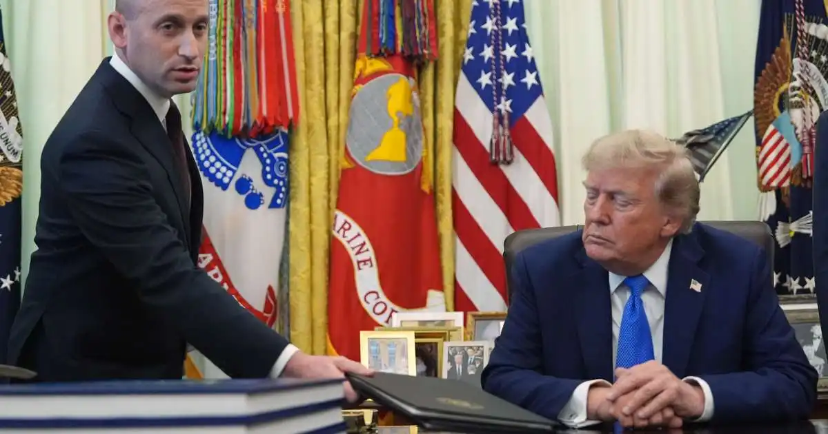 Trump undirritar tilskipun sem beinist gegn því sem hann kallar „fæðingartúrisma“