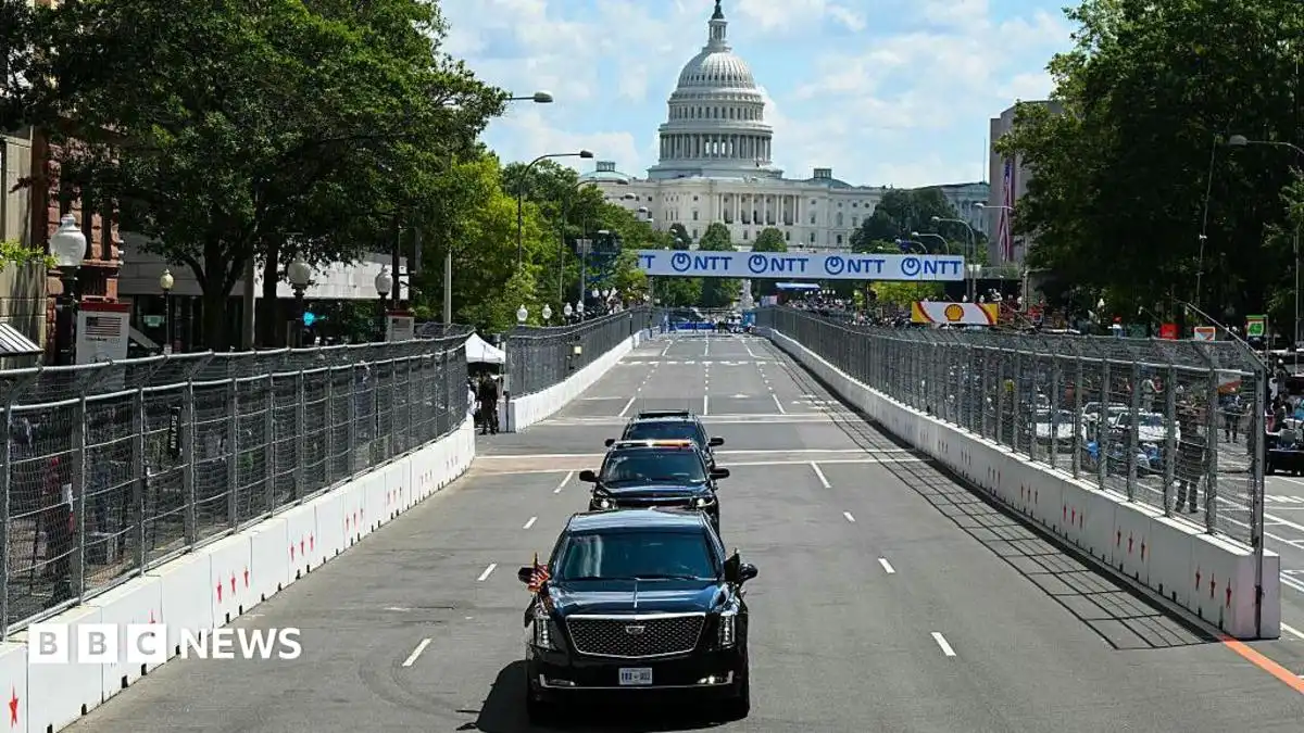 Trump waves green flag kicking off high-speed IndyCar race through Washington