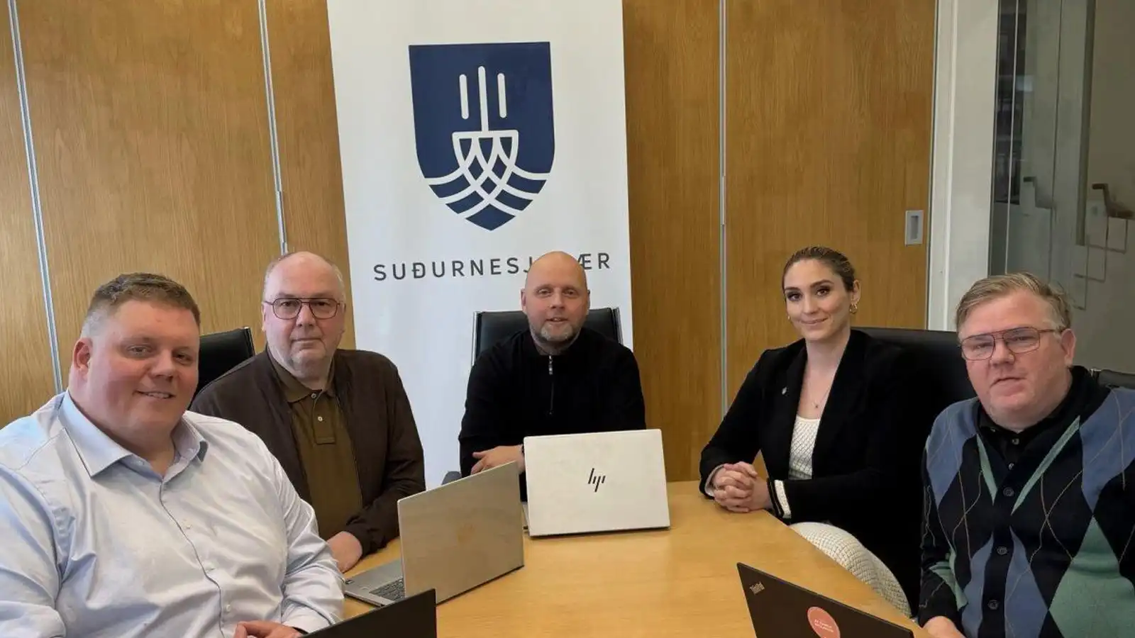 Trúnaðar­brestur milli flokka og innan flokks - Vísir