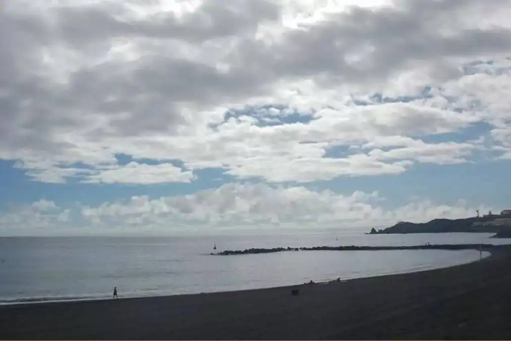 TUESDAY WEATHER: A cloudy start to a sunny day as trade winds strengthen