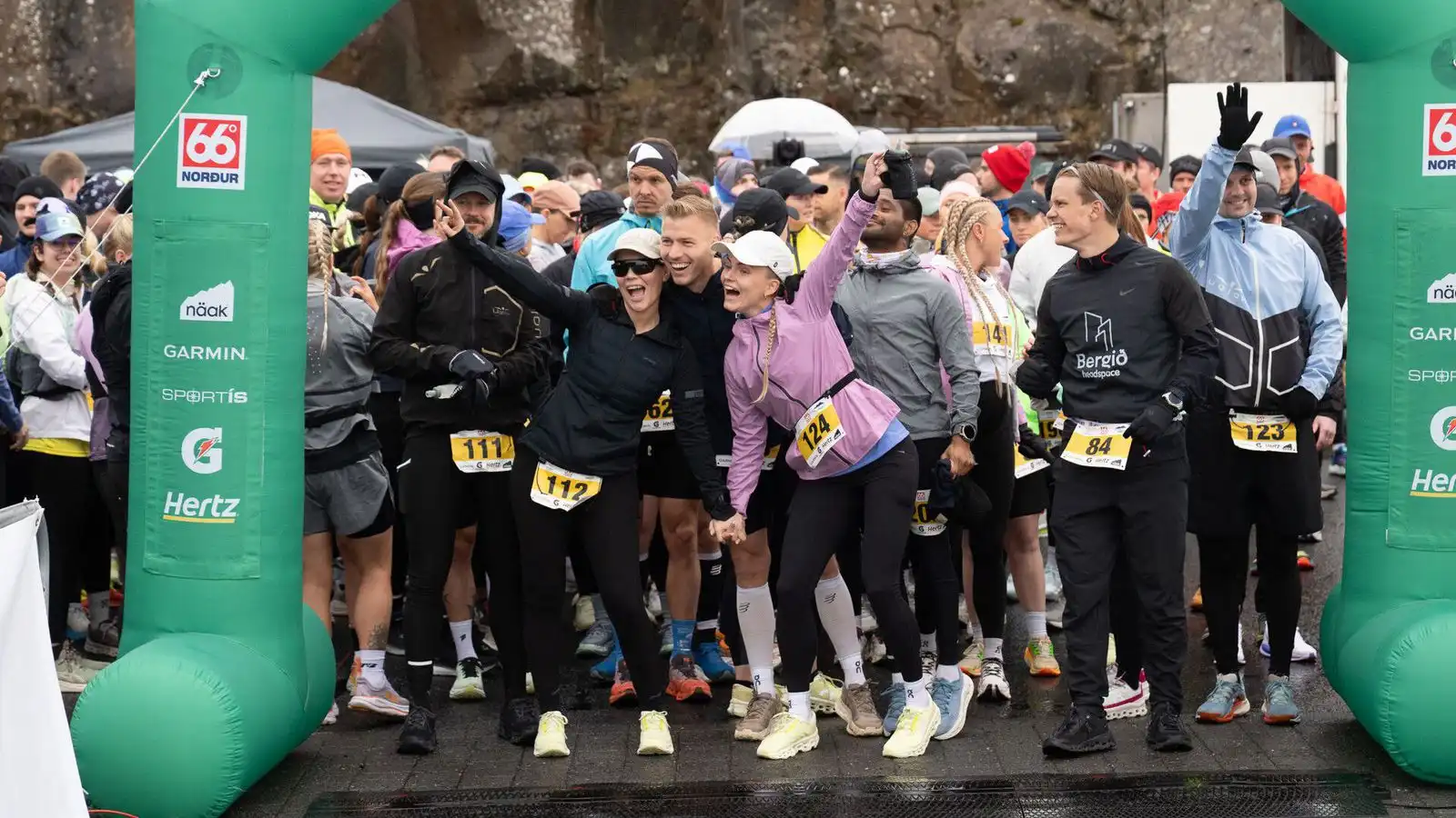 Tugir hlaupa af stað í Bakgarðshlaupinu - Vísir