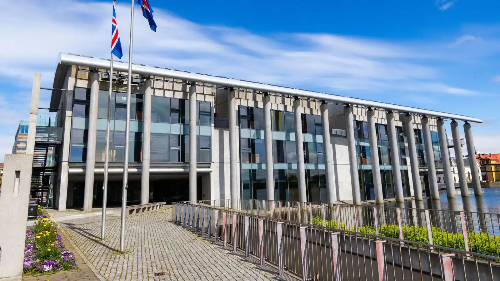 Tugir starfs­manna Reykja­víkur veiktust - Vísir