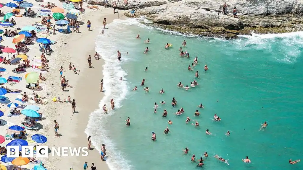 Tui sees summer sales fall 10% due to cautious UK customers