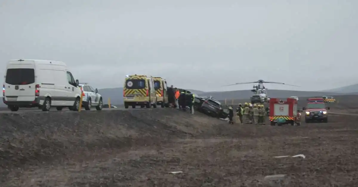 Tvær þyrlur kallaðar út að alvarlegu slysi á Austurlandi: Átta manns í fjórum bílum