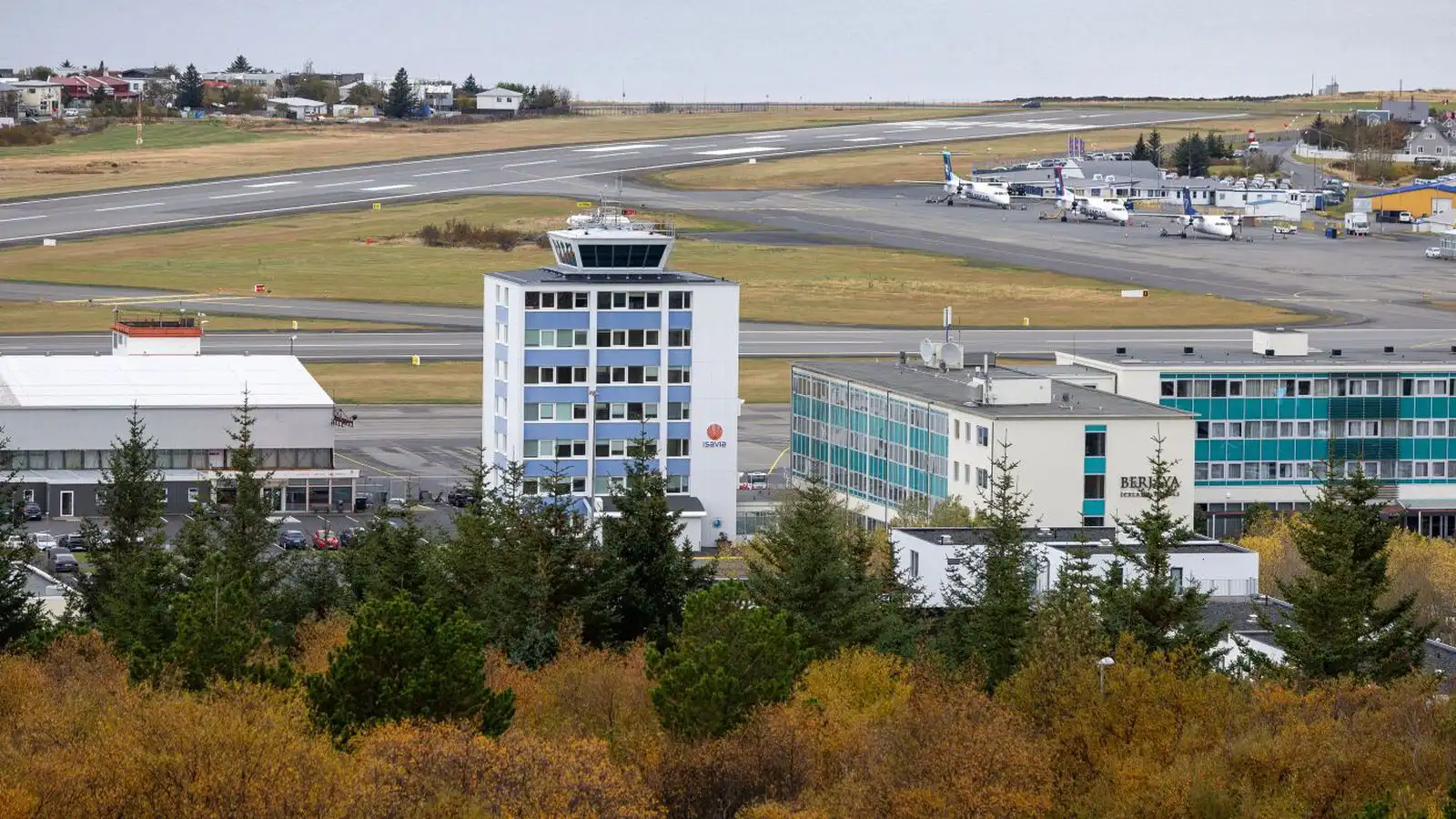 Tvö­föld árekstrar­hætta þegar flug­um­ferðar­stjóri missti yfir­sýn - Vísir