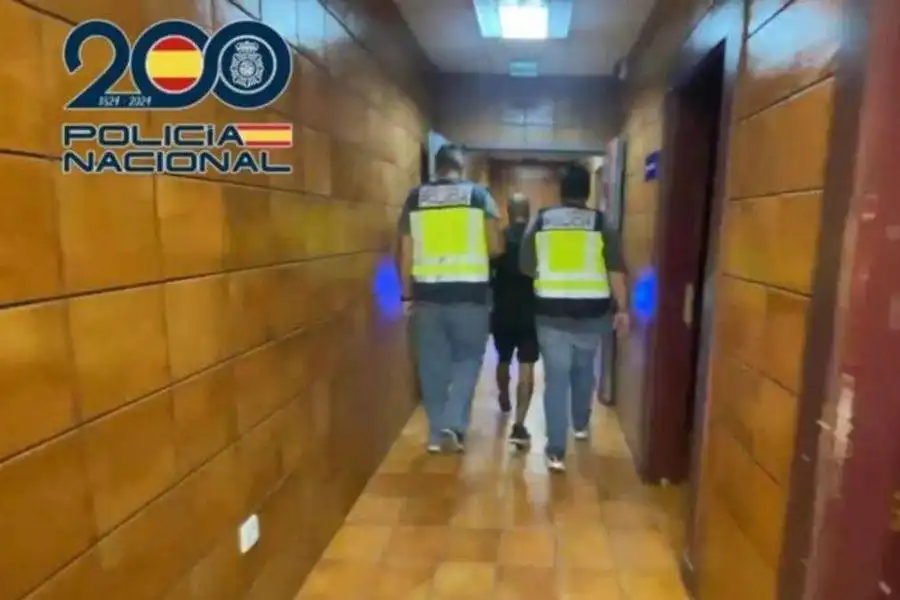 Two arrested after 19 cars broken into near Gran Canaria Airport