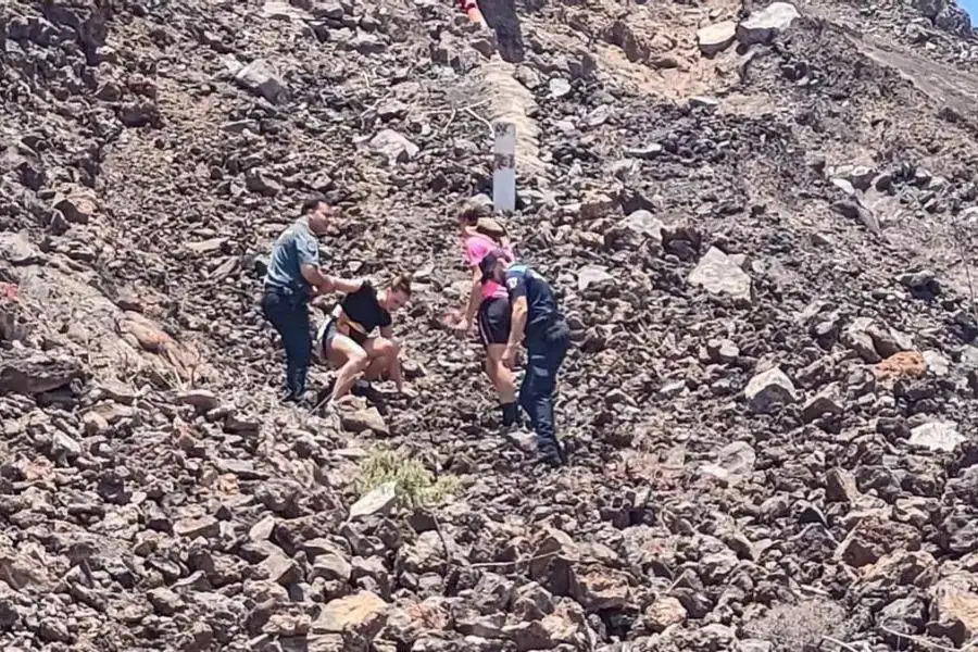 Two holidaymakers rescued after becoming trapped on hillside in Gran Canaria