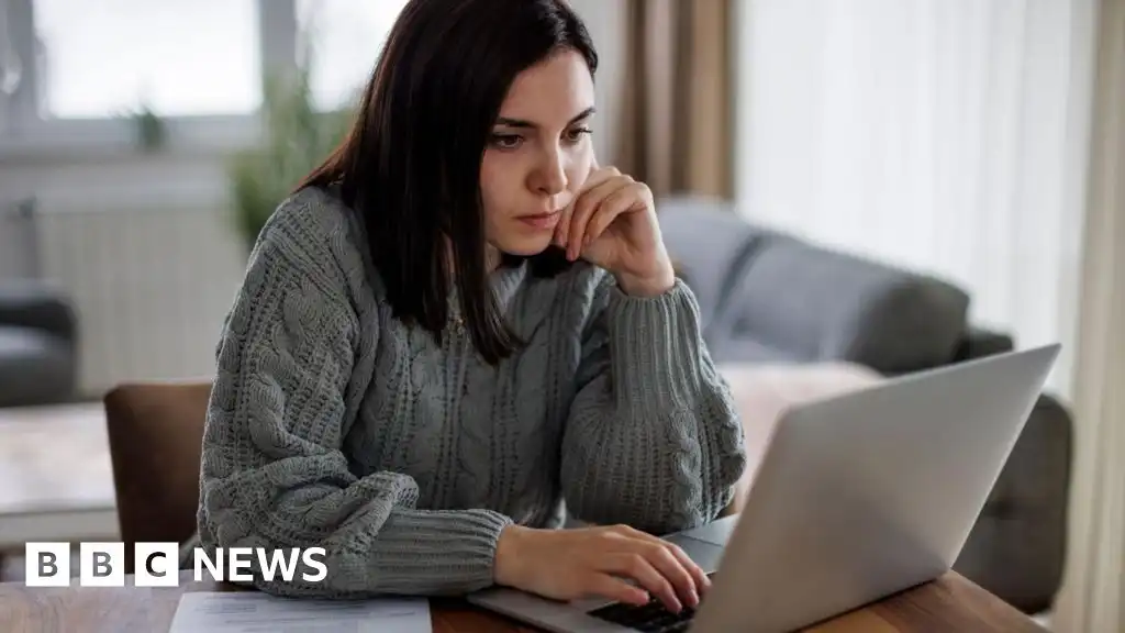 UK unemployment rate sees surprise fall to 4.9%