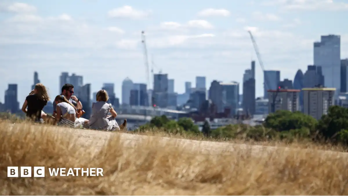 UK weather: Amber heat health alerts issued as heatwave peaks