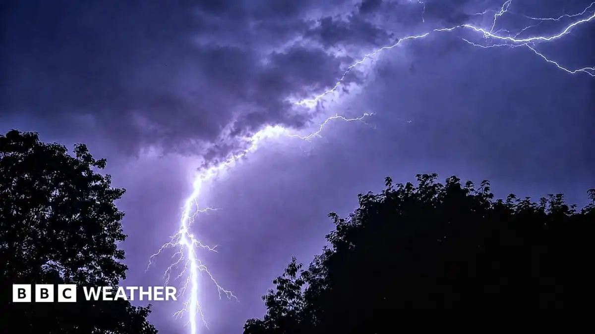 UK weather: Final day of heatwave brings thunderstorm and flash flood risk