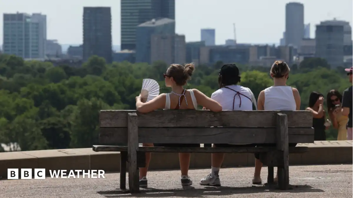 UK weather: Heat-health alerts issued as 10 days of 30C temperatures possible