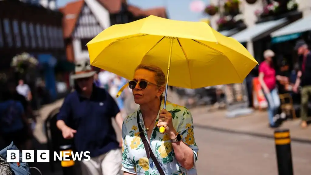 UK weather: Rare red extreme heat warning issued as temperatures could rise to 40C