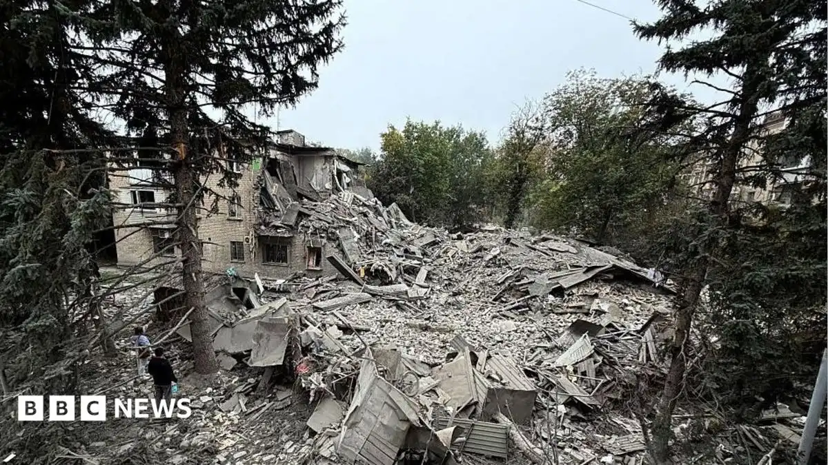 Ukraine war: Russian glide bomb attack on Zaporizhzhia kills at least 15 people