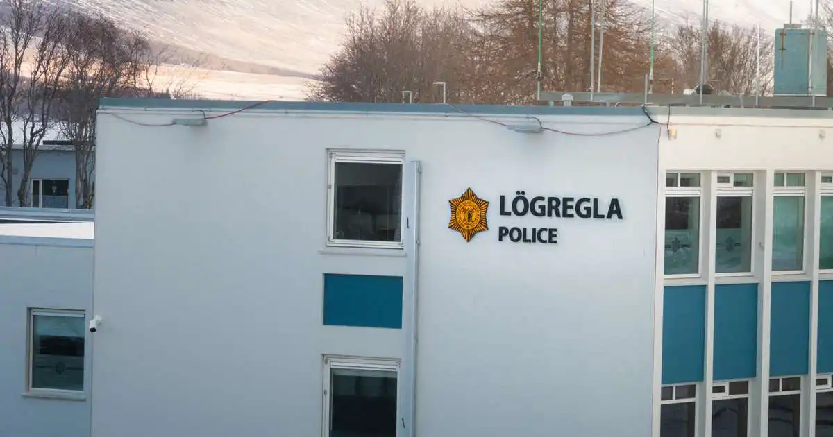 Úlnliðsbrotnaði við handtöku og kærði lögreglu