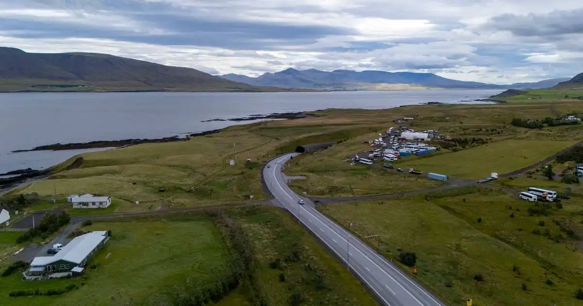 Umferð hefur gengið vel um Hvalfjarðargöng og Hvalfjörð