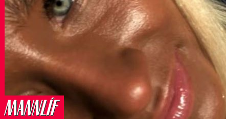 Ung kona opnar sig um ljósabekkjafíkn