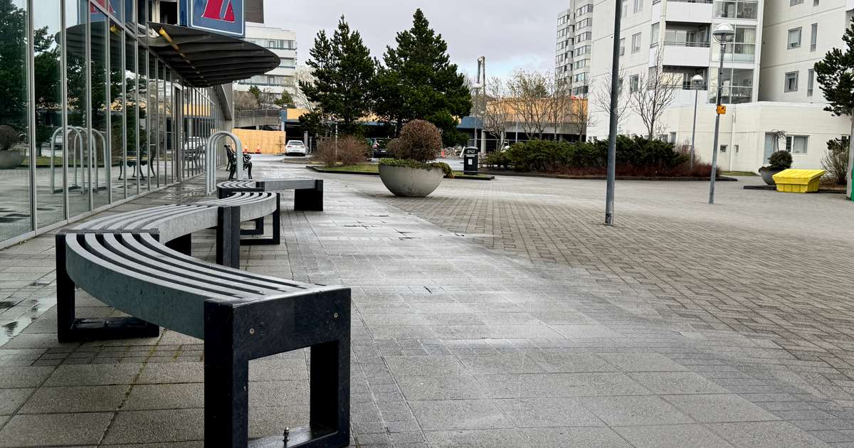 Unglingsdrengur kýldur í andlitið í Hamraborg