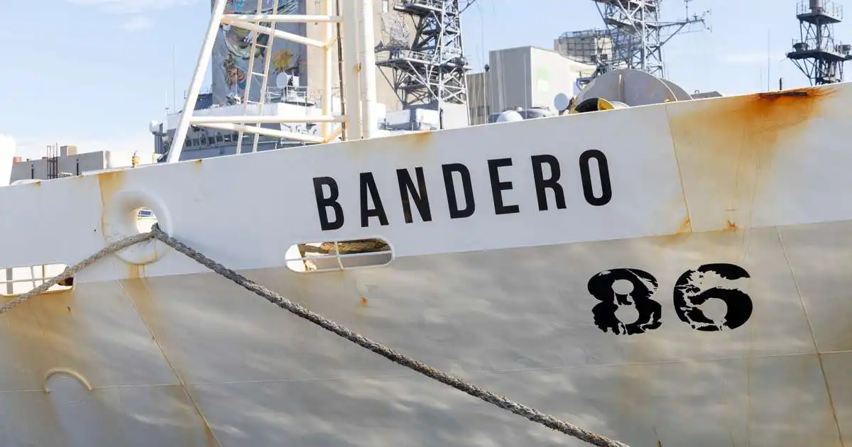 Unnu að svari við beiðni áhafnar þegar Bandero veittist að Hval 9