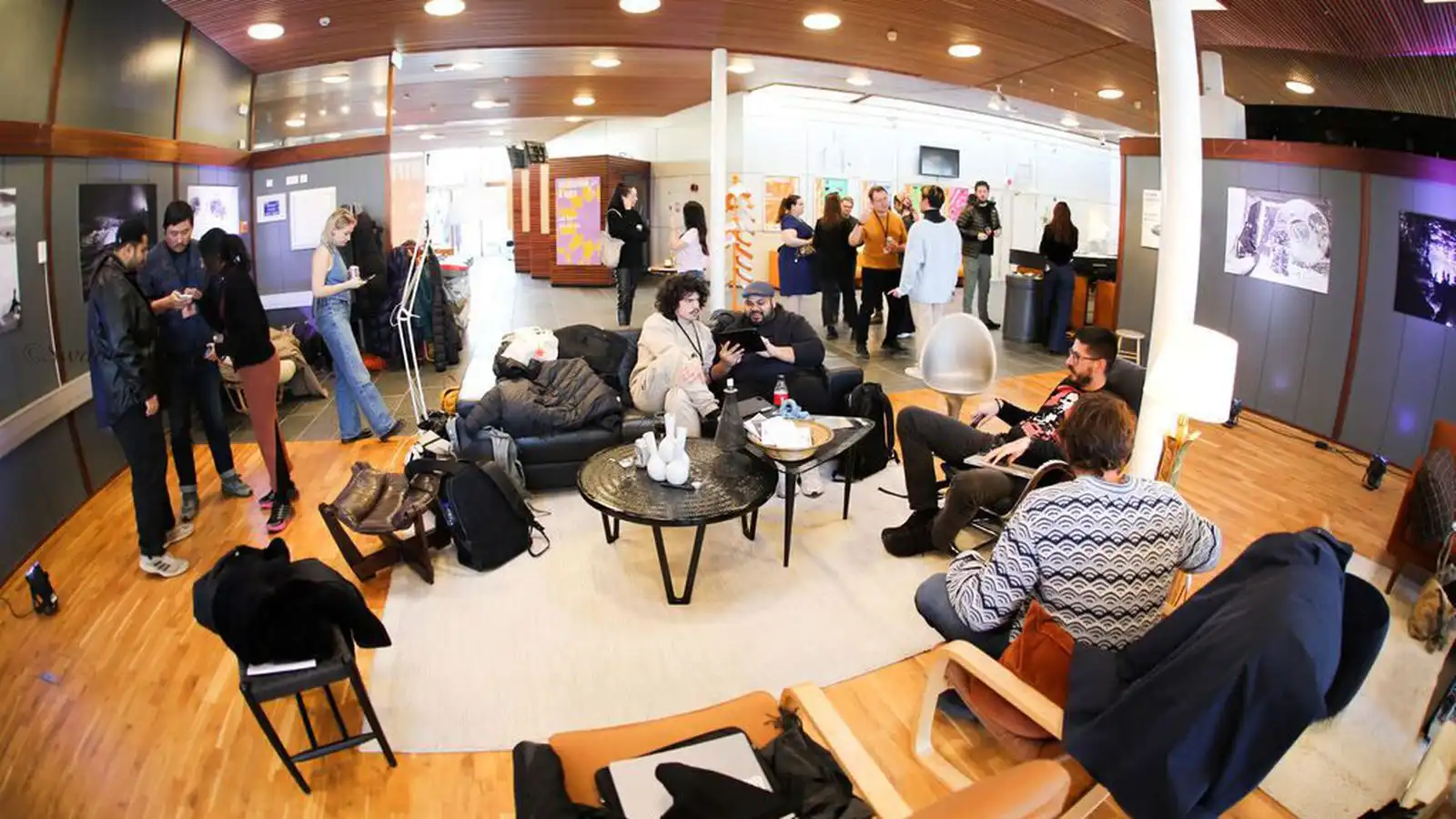 Upp­selt á opnunarmyndina í tveimur sölum - Vísir