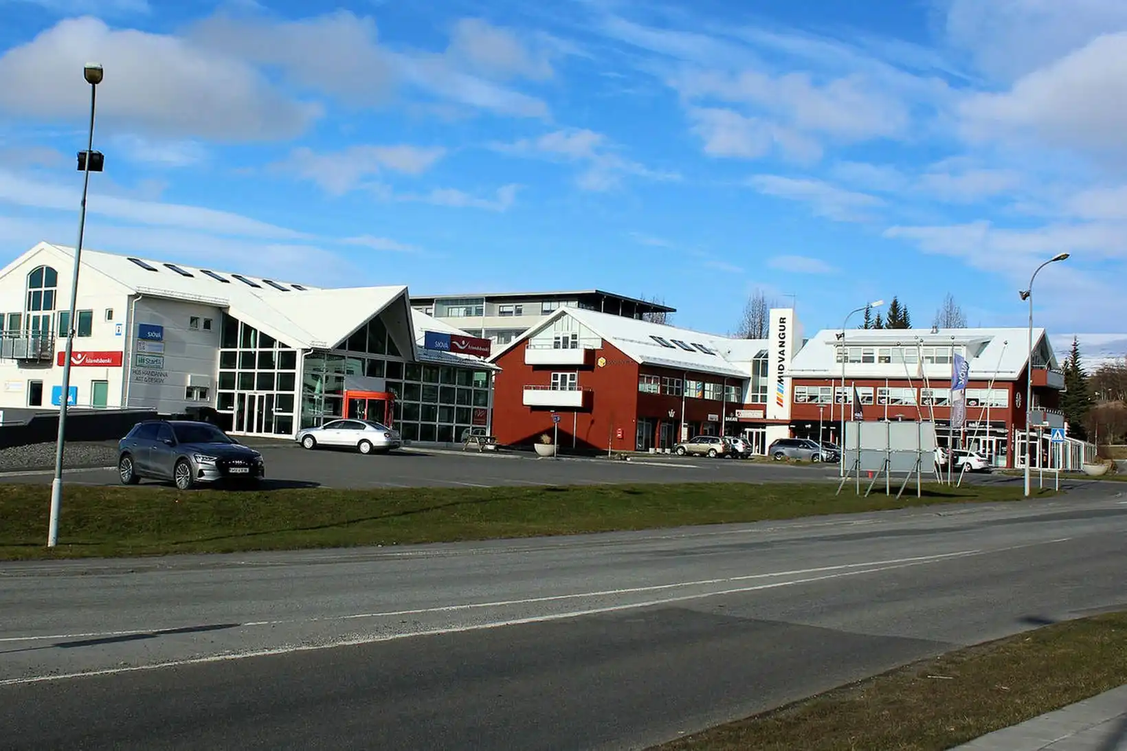 Úrkoma víða en bjart að mestu Austanlands - MBL.IS