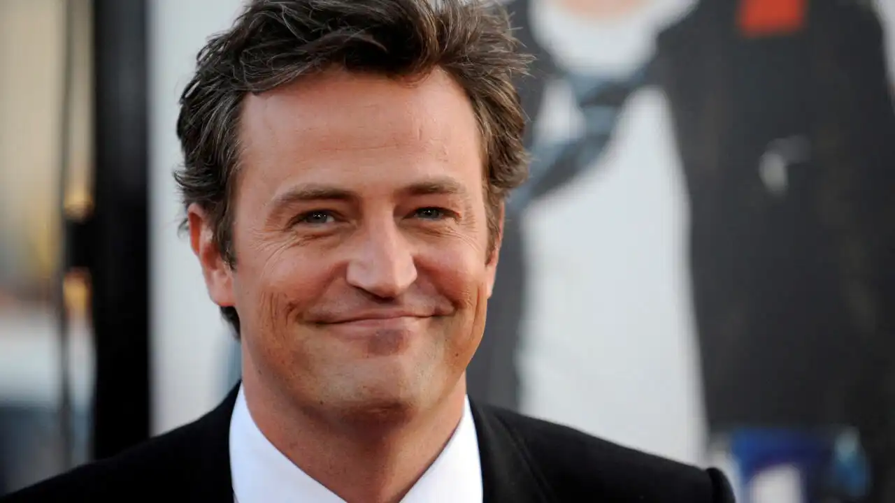 Útför Matthew Perry lýst í nýrri heimildarmynd - Systir hans segir af hverju hún skellihló
