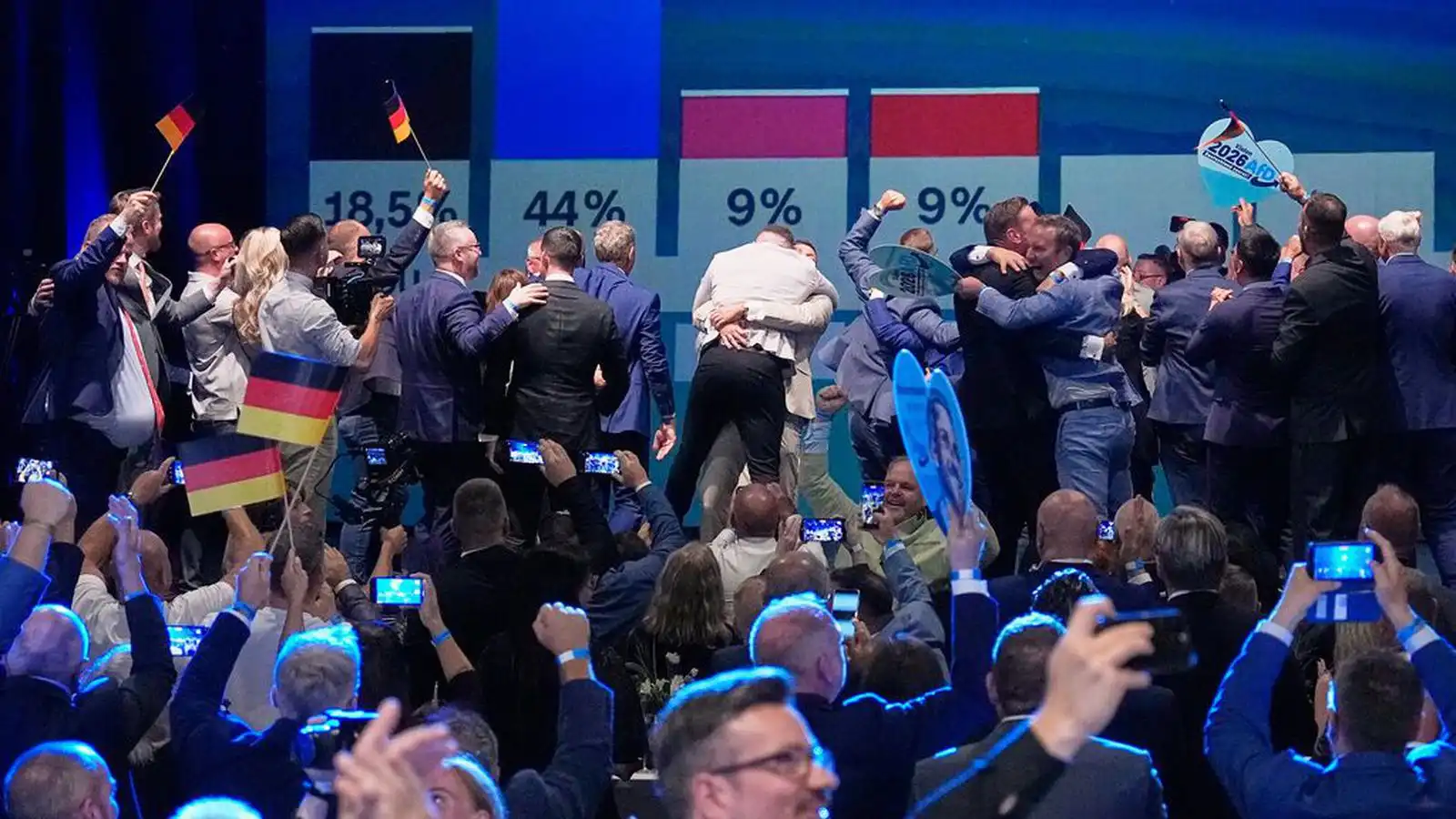 Útgönguspár benda til stór­sigurs AfD - Vísir