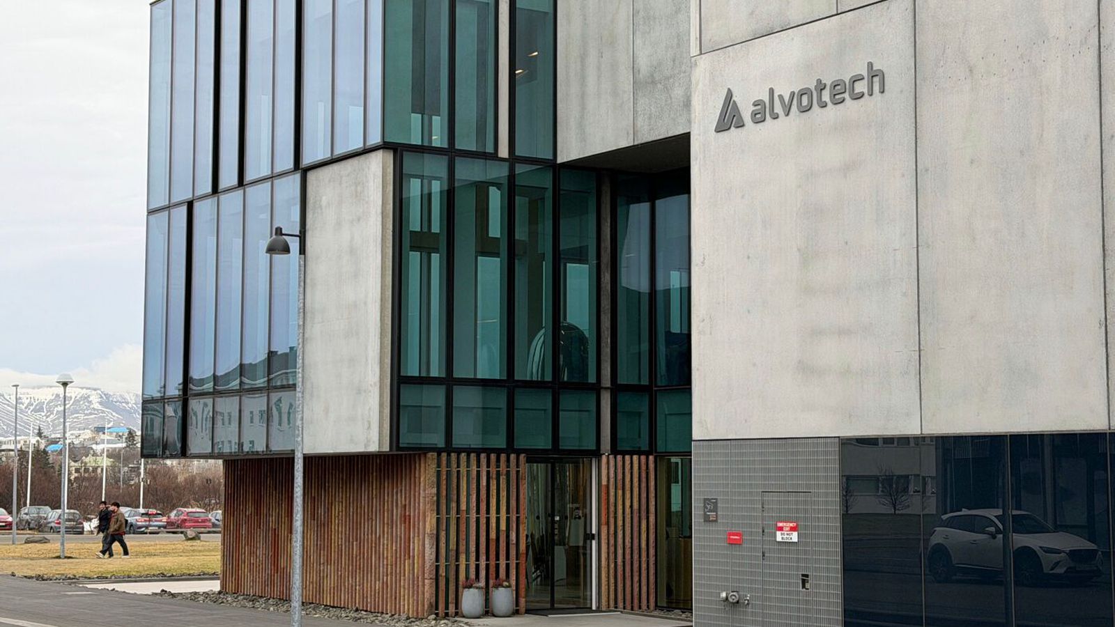 Út­sendarar FDA í átta daga fyrir­vara­lausri út­tekt hjá Alvotech - Vísir