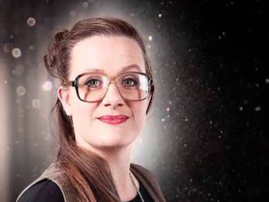 Vala sat yfir deyjandi móður sinni og var svo handtekin - DV