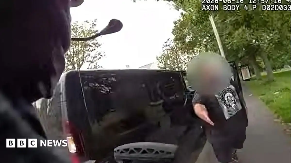 Van driver gives lift to armed officer chasing suspect in Margate