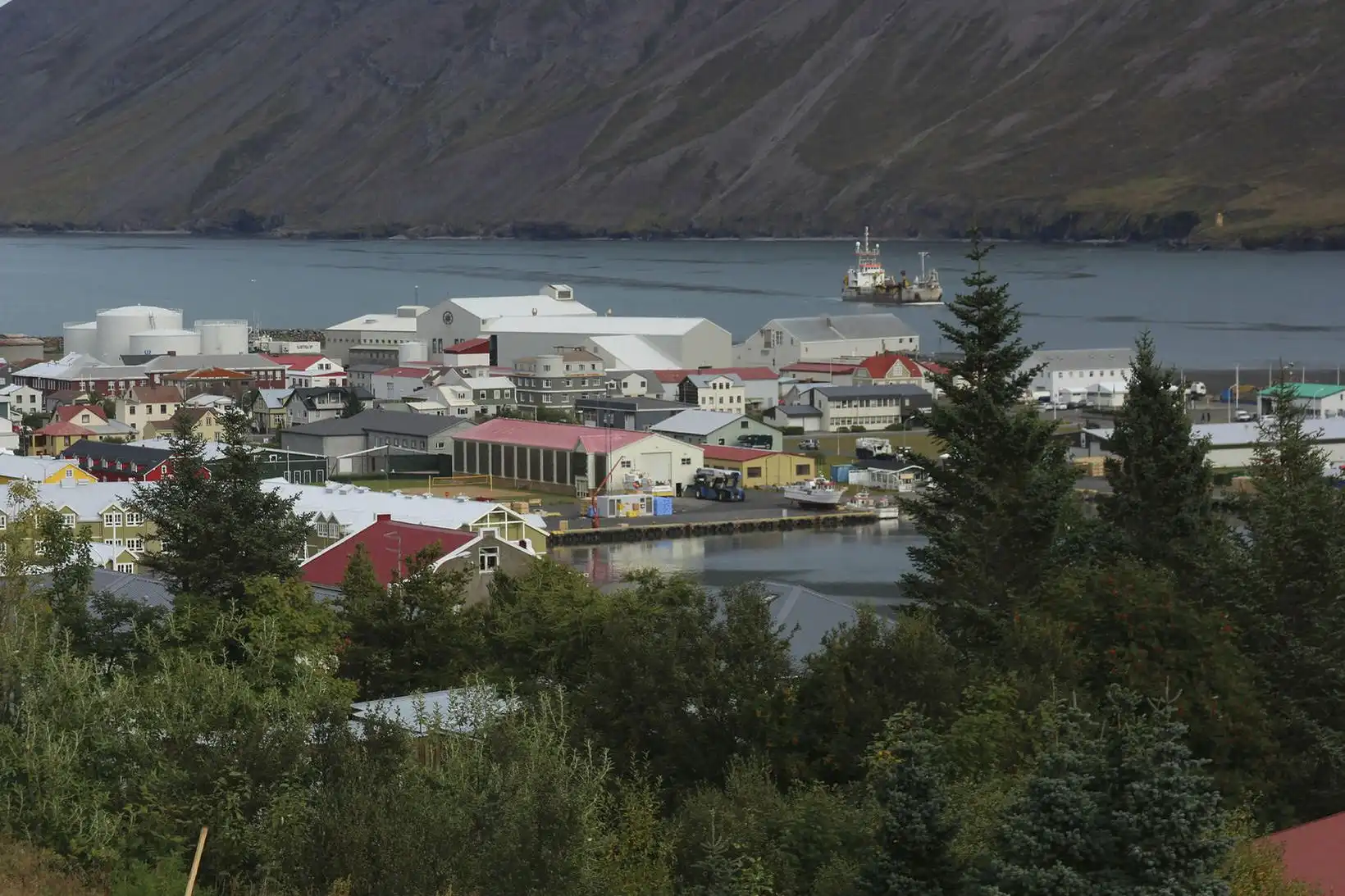 Vara við skriðuhættu og grjóthruni - MBL.IS