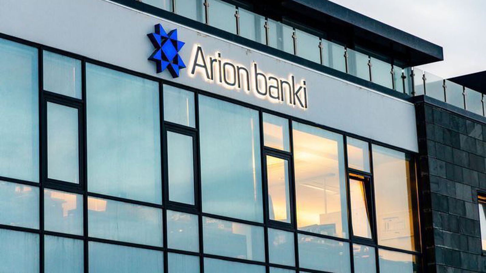 Vara við svikaherferð í nafni bankans - Vísir