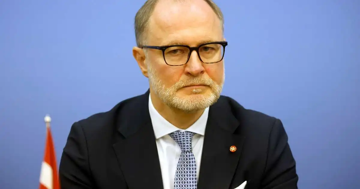 Varnarmálaráðherra segir af sér vegna drónamála