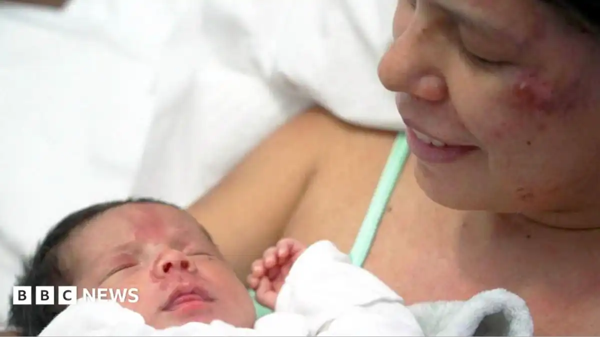 Venezuela earthquake: Mum rescued from rubble with newborn baby tells BBC how he helped her survive