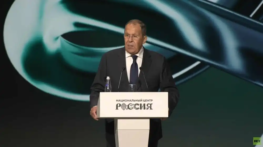 Vesturlönd þjálfa almenning sinn í að gleypa lygar – Lavrov