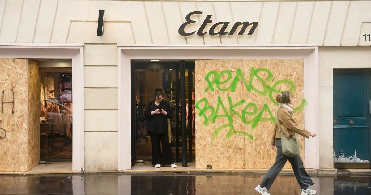 Viðbúnaður í París vegna fyrirhugaðra mótmæla