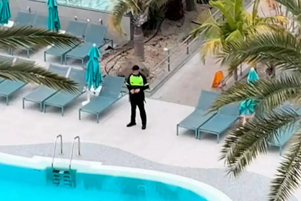 VIDEO: ‘Sunbed Police’ employed to end towel wars at hotel in Tenerife