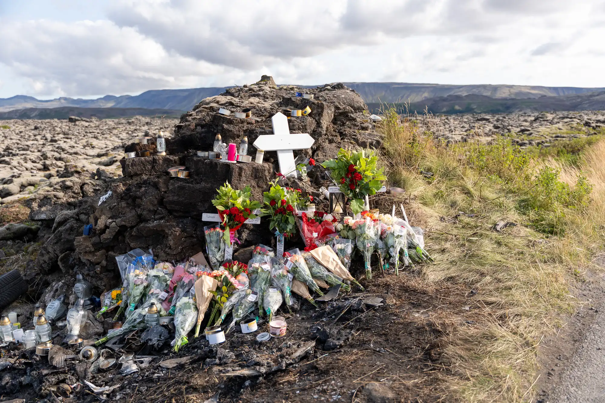 Vilja fjarlægja klettinn af slysstaðnum á Krýsuvíkurvegi